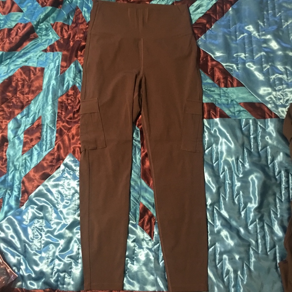 Zyia Forest Night Cargo Luxe 7/8 legging size 4.